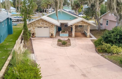 Harbor Oaks House | The Coquina Cottage, a waterfront home just minutes from beach & Ponce Inlet.