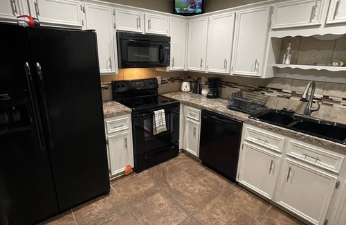 Killeen House | The Corner Spot with a hot tub!