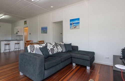 Bargara House | The Cottage - 16 Clarke Street