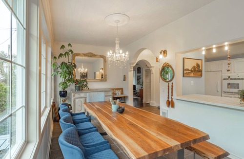 Chemainus Bed & Breakfast | The Cottage and Castle