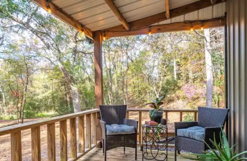 Lindale Cabin | The Cottage at Hidden Creek w/ Hot Tub & Firepit