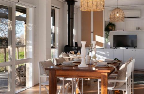 Werona House | The Cottage at Lake Werona