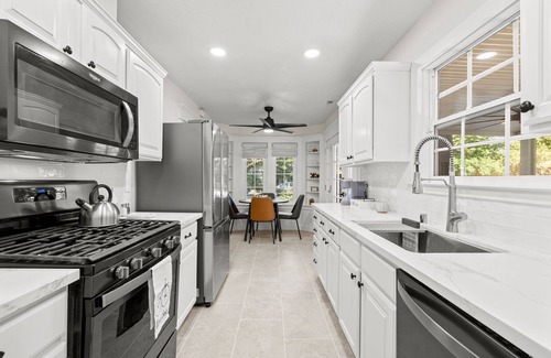 Central Sacramento House | The Cottage at McKinley. Updated 1 King & 1 Queen bed with 2 full baths.