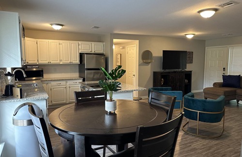 Little Rock House | ✦The Cottage at Sherwood Acres✦