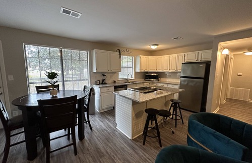 Little Rock House | ✦The Cottage at Sherwood Acres✦