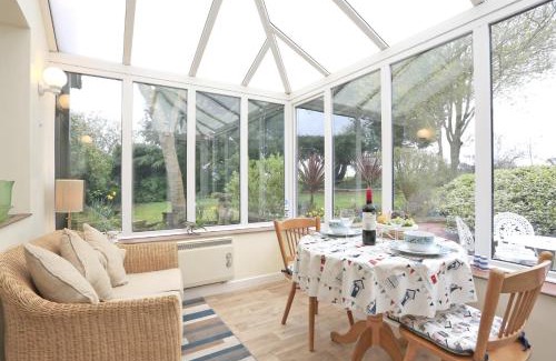 Frostenden House | The Cottage