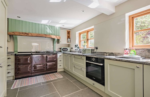 New Forest District House | The Cottage: Idyllic New Forest Thatched Cottage 5 Bedrooms