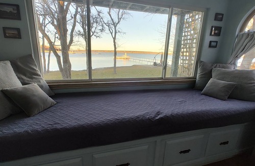 Graham House | The Cottage on Lake Graham