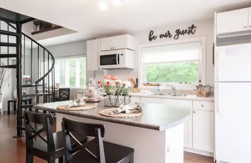 Waterloo House | The Cottage - Secluded Gem in the City