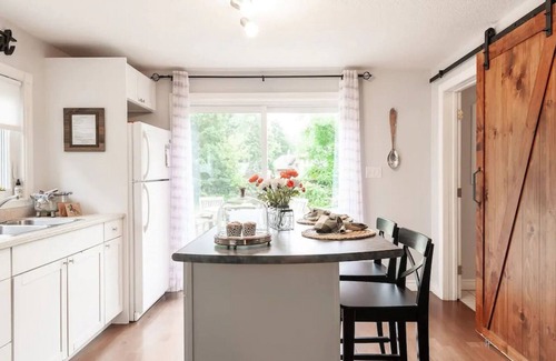 Waterloo House | The Cottage - Secluded Gem in the City