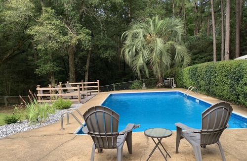 Saint Elmo House | The Country Carriage: POOL home- sleeps 8 guests!
