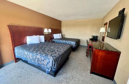 Devine Hotel | THE COUNTRY CORNER INN