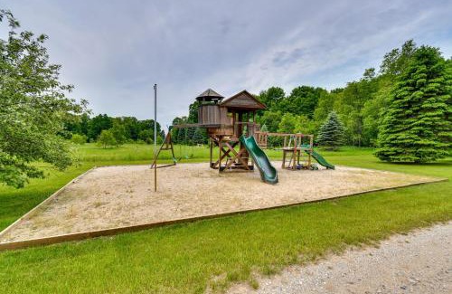 Kalkaska House | The Country House - Kalkaska Retreat with Fire Pit