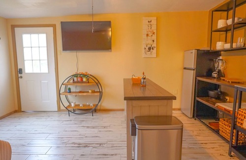 Adkins Apartment | The Countryside Studio - Countryside Delight