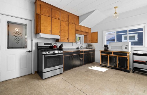 Consecon House | The County Getaway ...The Vintage of Prince Edward