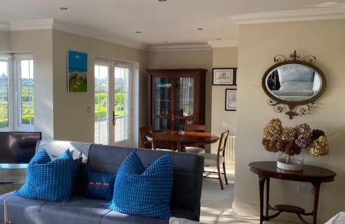 Drogheda House | The Courtyard Queensborough