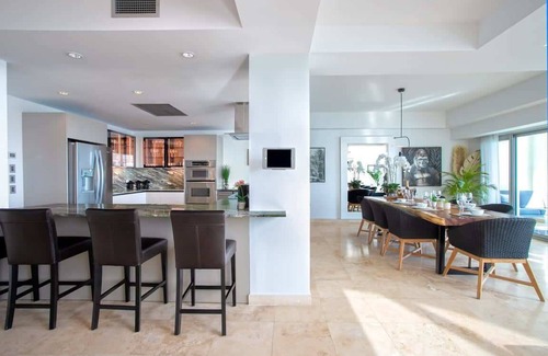 Maho Condo | The Cove in Cupecoy by Personal Villas - Views of the Turquoise Sea
