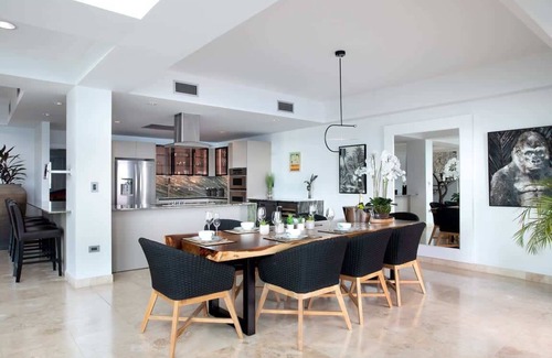 Maho Condo | The Cove in Cupecoy by Personal Villas - Views of the Turquoise Sea