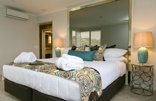 Waipahihi Hotel | The Cove Taupo