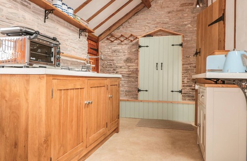 Westbrook Court Cottage | THE COW COTT, pet friendly, with a garden in Hereford