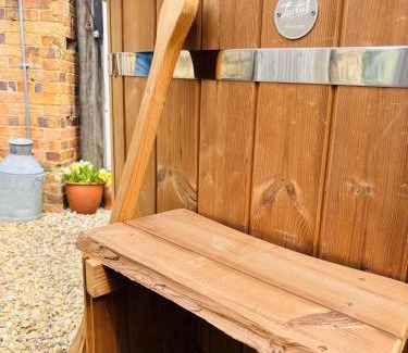 Castle Bytham Apartment | The Cow Shed - Rural Barn Conversion with Hot Tub