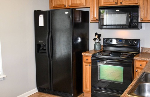 Starkville House | *The Cowbell Cabana* 6 Mins to MSU! Relaxing Lake Views! Beautiful Sunsets!