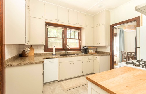 Alexandria Cabin | The Cowdry Cottage | Pet-Friendly | Canoe | Bikes