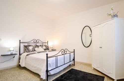 Massa e Cozzile Apartment | The Cozy Apartment - Wi-Fi, Smart TV, Free Parking