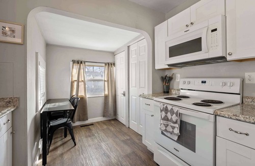 West Columbus House | The Cozy Bellows – Retreat for 4