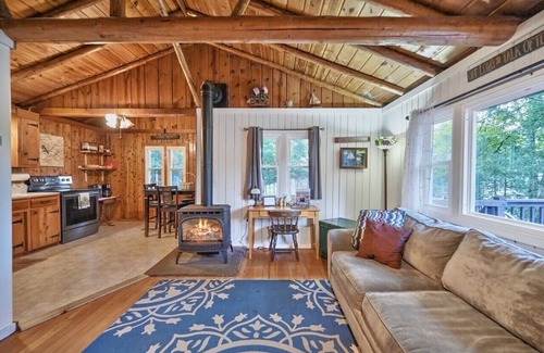 Greentown Cabin | The Cozy Cabin Lakeview cabin in VERY desirable location