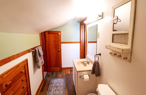 Effingham Apartment | The Cozy Cavern