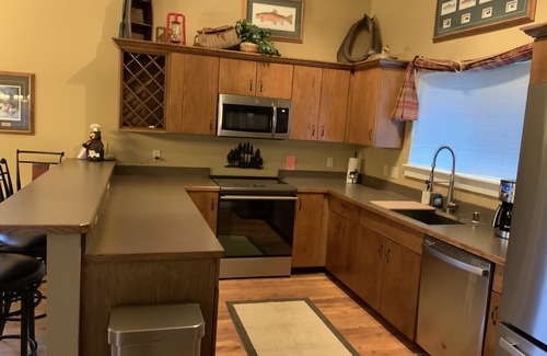Big Sky Ski Chalet | The Cozy Chalet in Gallatin Range -Warm and Inviting Mountain Chalet