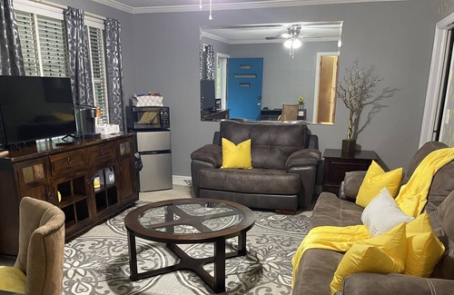 Eau Claire House | The Cozy Cottage 5 minutes from downtown! Family sized cottage with front porch.