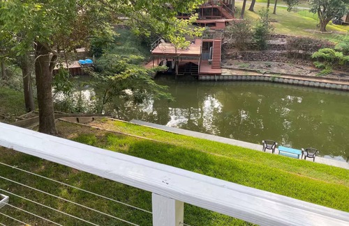Tool House | The Cozy Cove at Cedar Creek Lake: Kayaks, Dock, Kids & Dog Friendly!