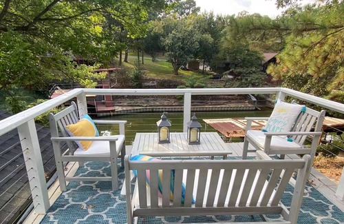 Tool House | The Cozy Cove at Cedar Creek Lake: Kayaks, Dock, Kids & Dog Friendly!