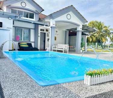 Sungai Pelek House | The Cozy Home with container house 5BR 20pax