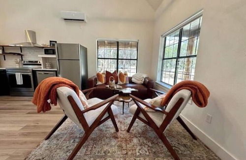 Boerne Cottage | The Cozy Oak Cottage at The Red Barn Ranch