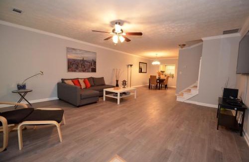 Conyers House | The Cozy Pearl Townhome - 10 mins to horse park