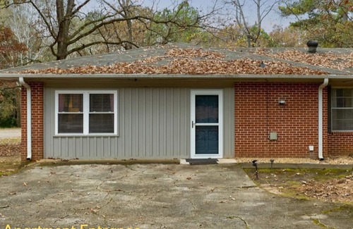 Green Acres Apartment | The Cozy Place - Family and Pet friendly. Only 5 minutes away from UGA!