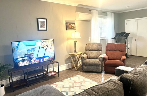 Green Acres Apartment | The Cozy Place - Family and Pet friendly. Only 5 minutes away from UGA!