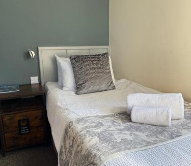 Mallaig Hotel | The Crab & Creel