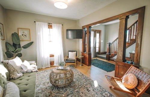 Sioux Falls Apartment | The Craftsman House - 3 min to DT & Falls Park