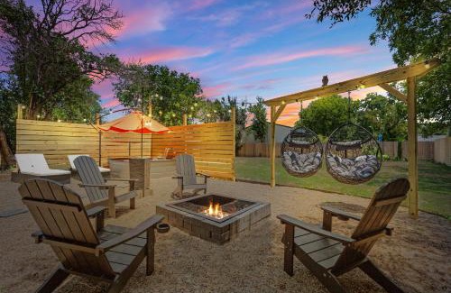 Brazos House | The Craftsman on Clay-Downtown-4 Blocks to Silos-Hot Tub and Cowboy Pool