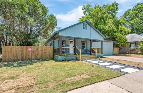 Brazos House | The Craftsman on Clay-Downtown-4 Blocks to Silos-Hot Tub and Cowboy Pool