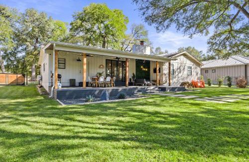 Horseshoe Bay House | The Creek Villa Heated Pool & Spa and Boat Slip