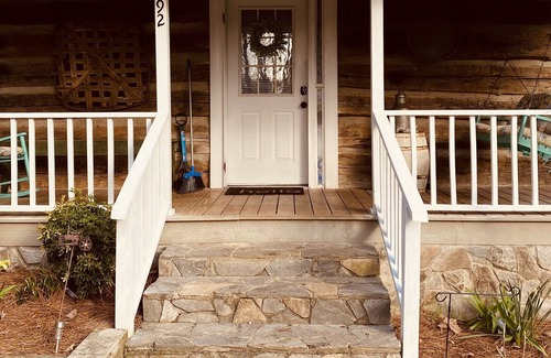 Piper Gap Cabin | The Creekside Cabin - Hot-Tub