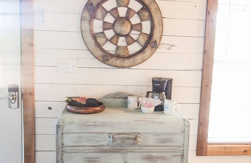Driftwood Cabin | The Creekside Crib - The cabins at Onion Creek