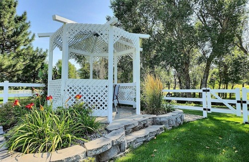 Spearfish House | The Creekside Rally Rental - Incredible Backyard - Elegant Home