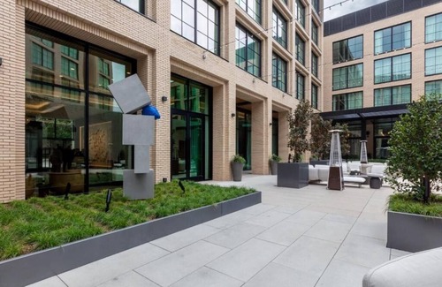 Fort Worth Cultural District Hotel | The Crescent Hotel | Metropolitan Suite | Near Modern Art Museum
