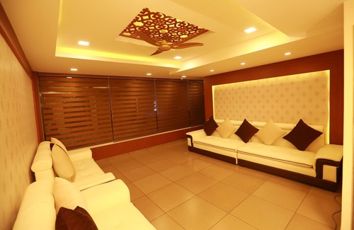 Kalamassery Hotel | The Crescent Suites